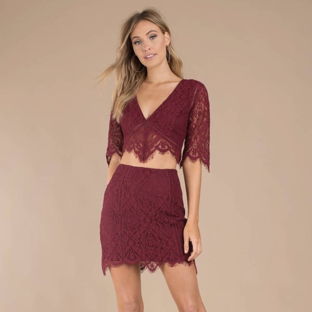 H&M berry lace skirt